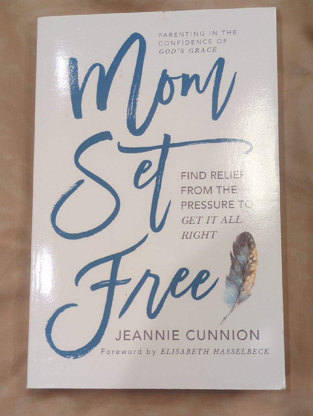 Mom Set Free by Jeannie Cunnion - White & Blue Paperback